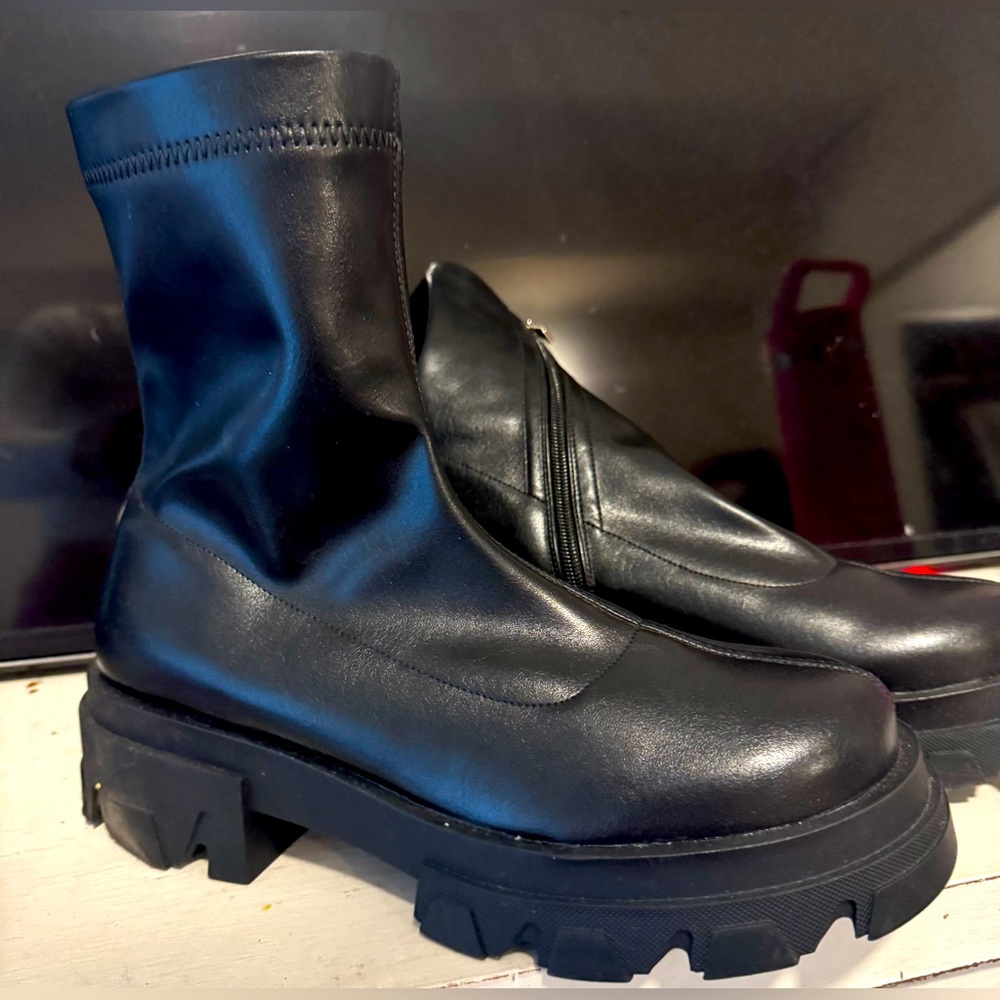 Never worn brand new!!! Beautiful boots!